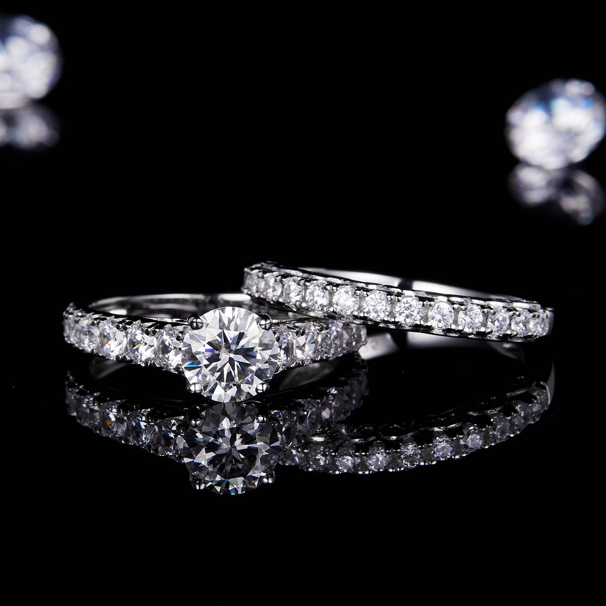 Four Claws 1 carat Lab-Grown Diamond Ring in 18K White Gold main and side stackable ring set