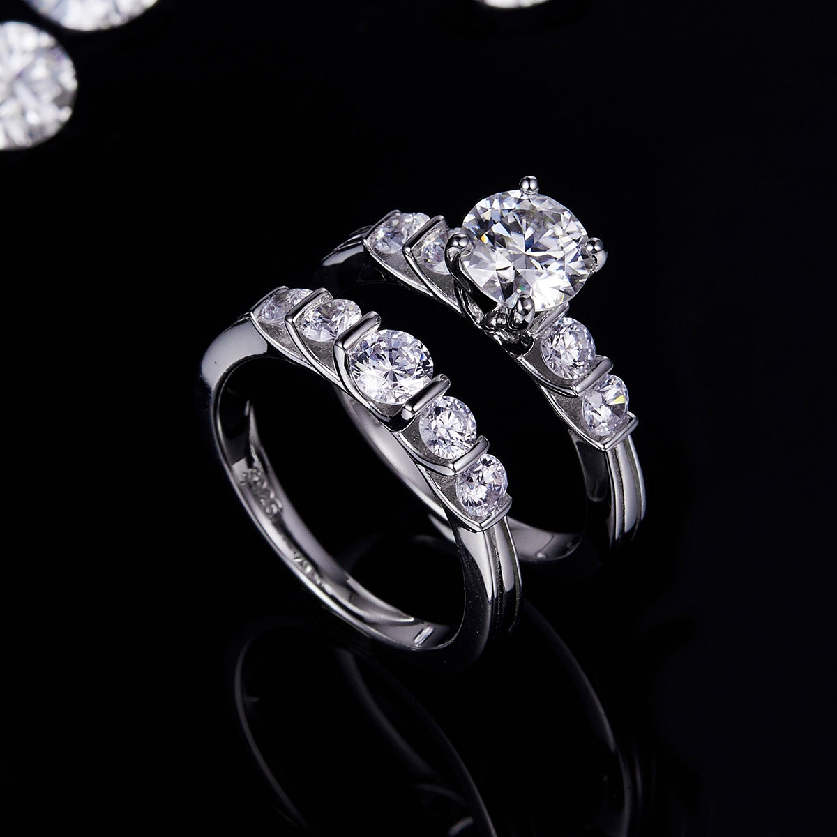 Four Claws 1 carat Lab-Grown Diamond Ring in 18K White Gold main and side stackable ring set