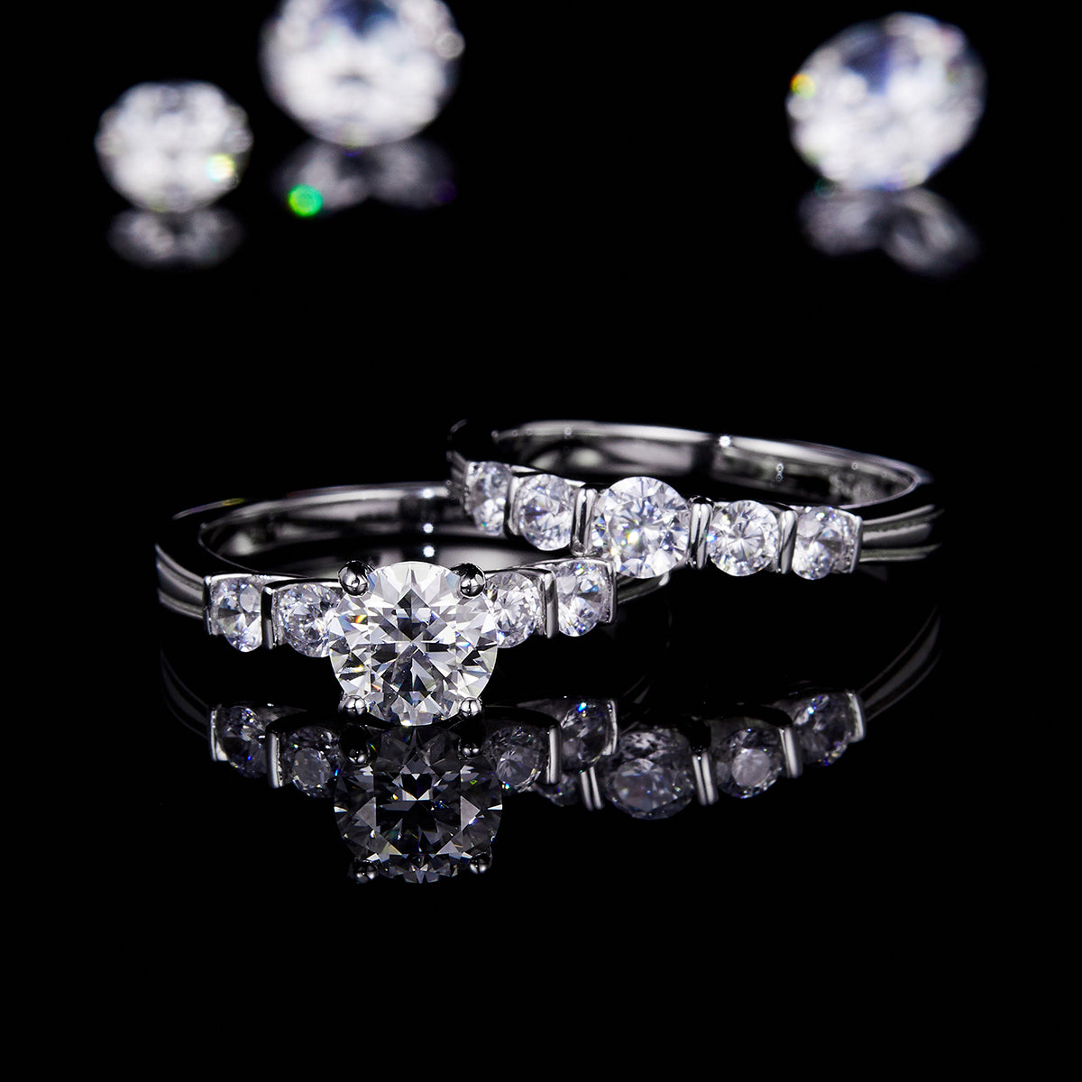 Four Claws 1 carat Lab-Grown Diamond Ring in 18K White Gold main and side stackable ring set