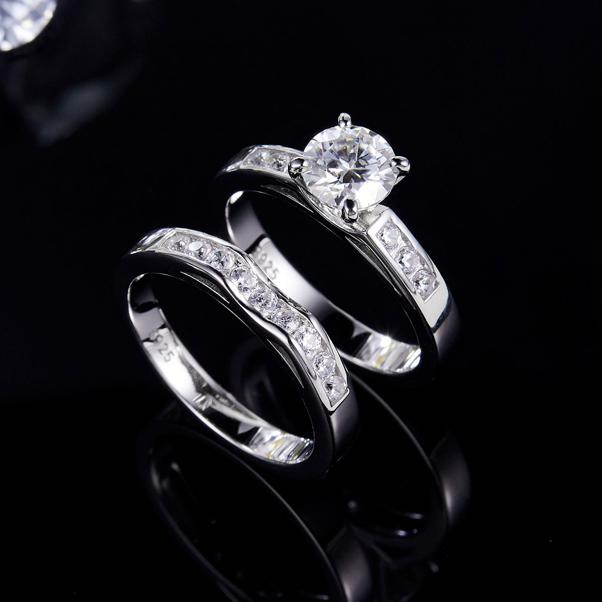Four Claws 1 carat  Lab-Grown Diamond Ring in 18K White Gold main and side stackable ring set