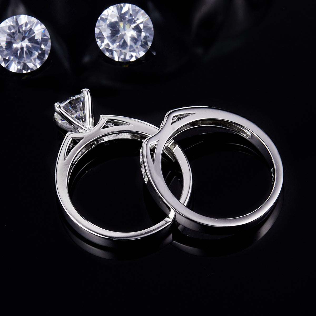 Four Claws 1 carat  Lab-Grown Diamond Ring in 18K White Gold main and side stackable ring set