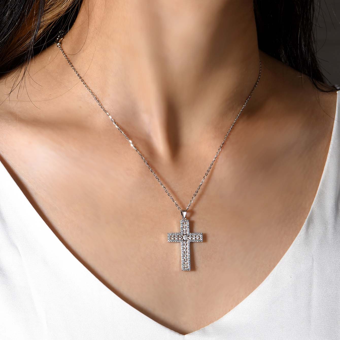 [Cross] 0.38 carat Moissanite Necklace in Sterling Silver
